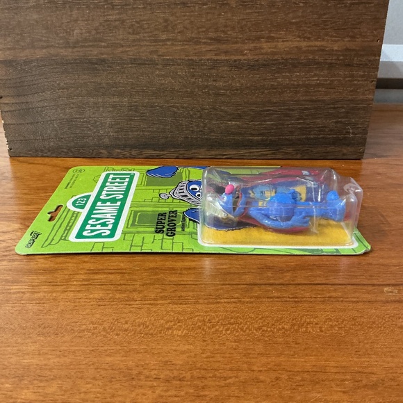 Reaction Figures Sesame Street Super Grover Super 7 Action Figure - Picture 4 of 5